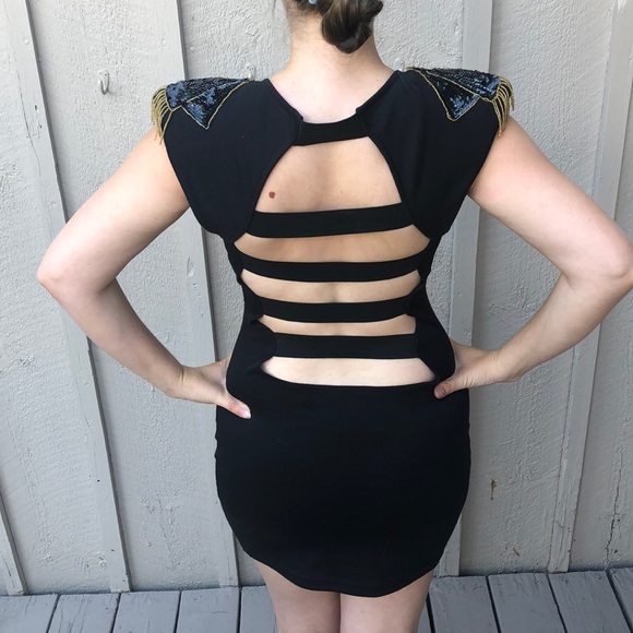 Black dress with shoulder details - Picture 2 of 3